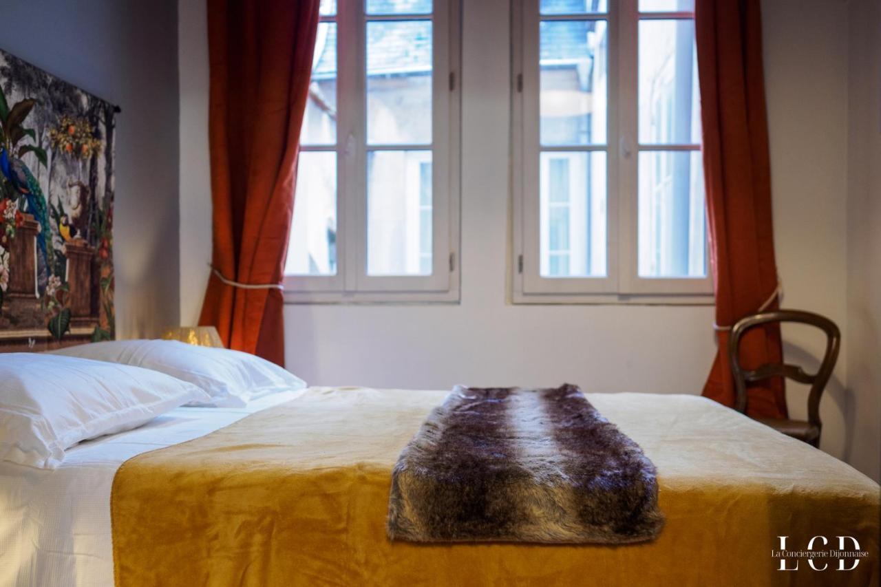Au Roi Lion, Place Saint Michel ディジョン エクステリア 写真
